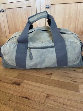 Vintage LL Bean Duffel Weekend Bag Olive Green Canvas Strapped Shoulder Travel